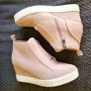 Blush pink wedges